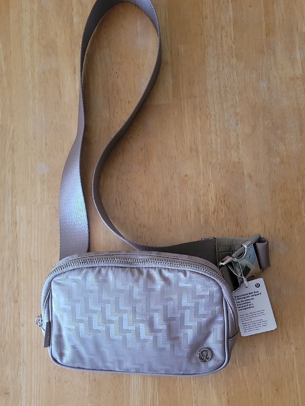 Lululemon Everywhere 1L Monogram Belt Bag - Picture 3 of 14